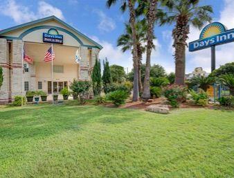 Days Inn By Wyndham San Antonio Southeast Frost Bank Center Экстерьер фото