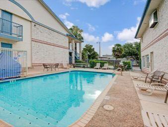 Days Inn By Wyndham San Antonio Southeast Frost Bank Center Экстерьер фото