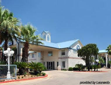 Days Inn By Wyndham San Antonio Southeast Frost Bank Center Экстерьер фото
