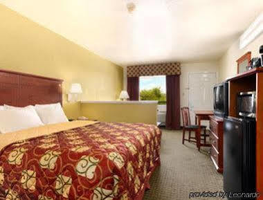 Days Inn By Wyndham San Antonio Southeast Frost Bank Center Экстерьер фото